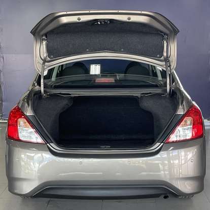 NISSAN-VERSA-2019