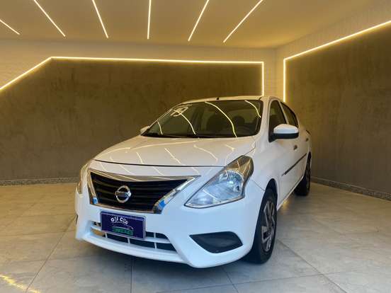 NISSAN-VERSA-2018