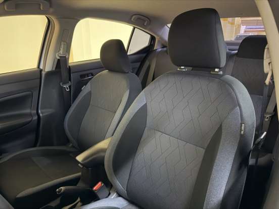 NISSAN-VERSA-2023