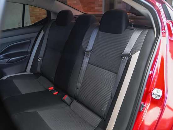 NISSAN-VERSA-2021