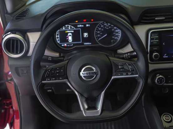 NISSAN-VERSA-2021