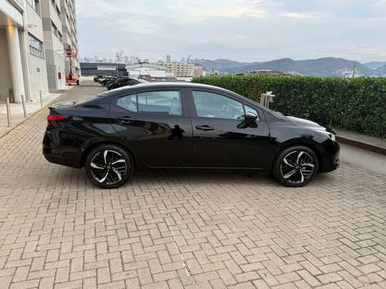 NISSAN-VERSA-2023