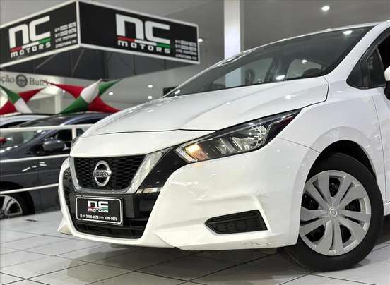 NISSAN-VERSA-2021
