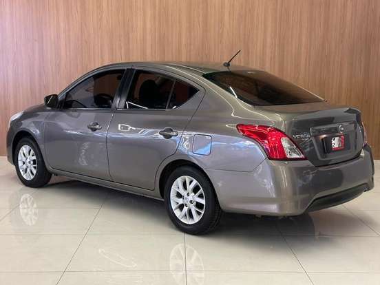 NISSAN-VERSA-2015
