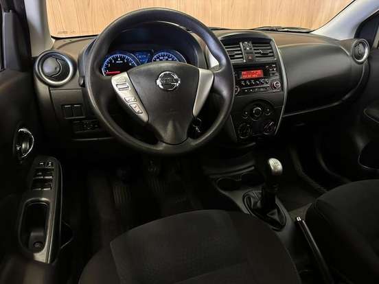 NISSAN-VERSA-2015