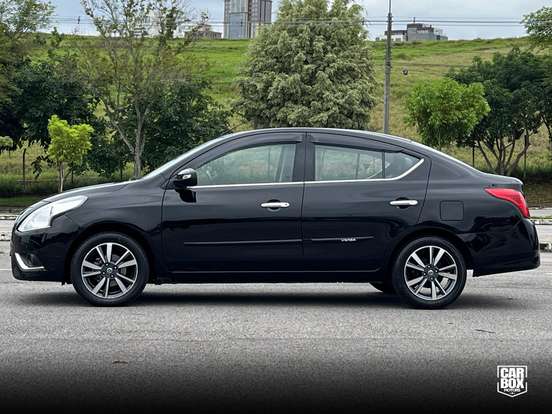 NISSAN-VERSA-2018