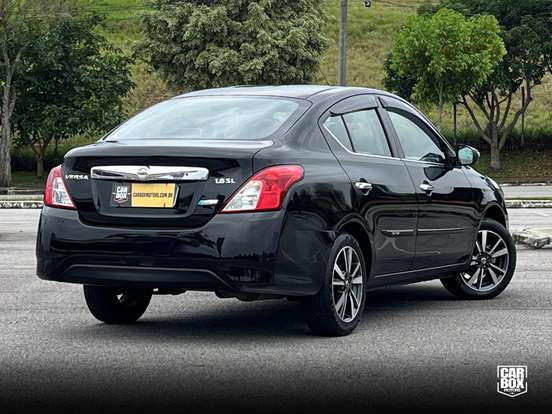 NISSAN-VERSA-2018