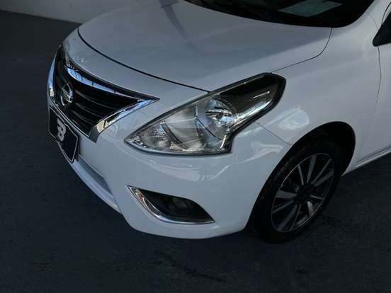 NISSAN-VERSA-2019