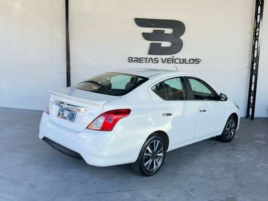 NISSAN-VERSA-2019