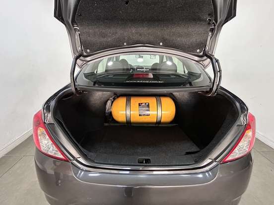 NISSAN-VERSA-2019