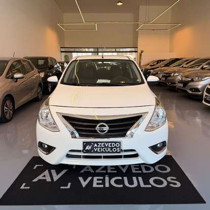 NISSAN-VERSA-2017
