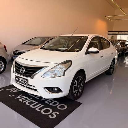 NISSAN-VERSA-2017
