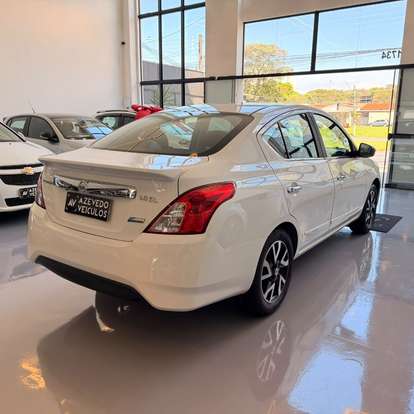 NISSAN-VERSA-2017