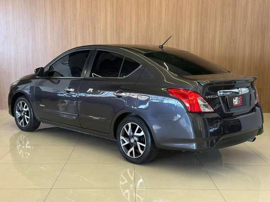 NISSAN-VERSA-2015