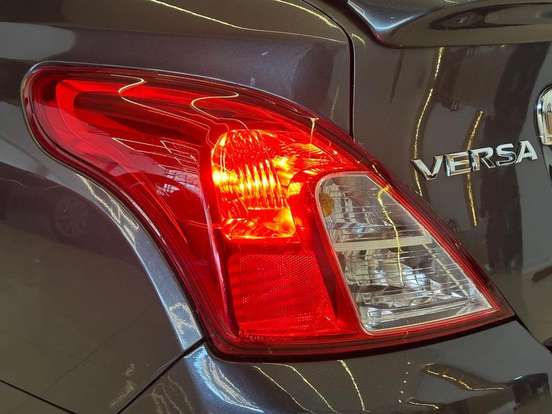 NISSAN-VERSA-2015