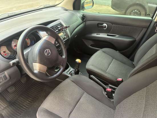 NISSAN-LIVINA-2013