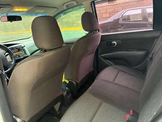 NISSAN-LIVINA-2013