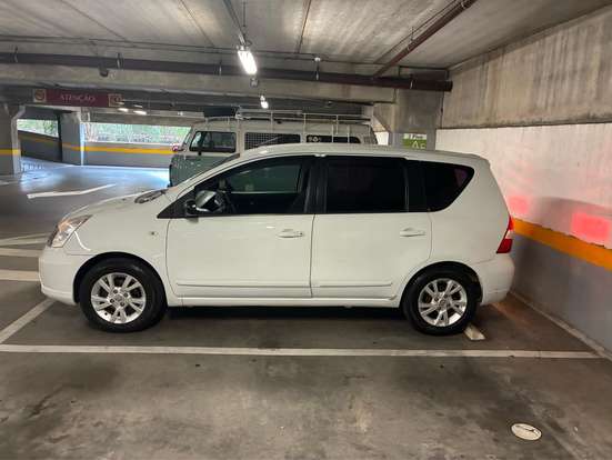 NISSAN-LIVINA-2013