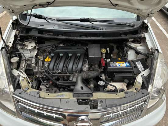 NISSAN-LIVINA-2013