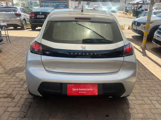 PEUGEOT-208-2021