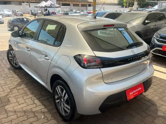 PEUGEOT-208-2021
