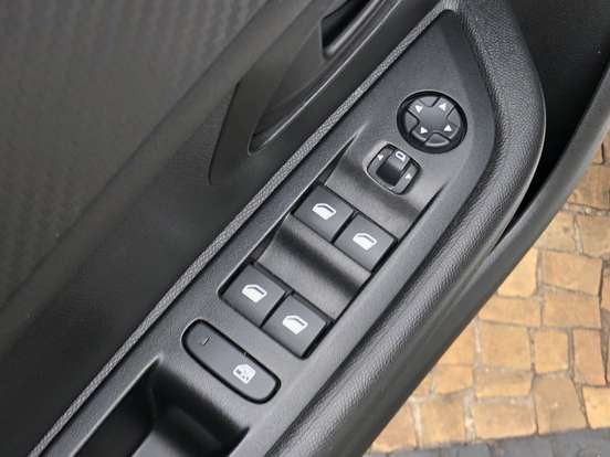 PEUGEOT-208-1.0 FIREFLY FLEX LIKE MANUAL PEUGEOT-208-2023