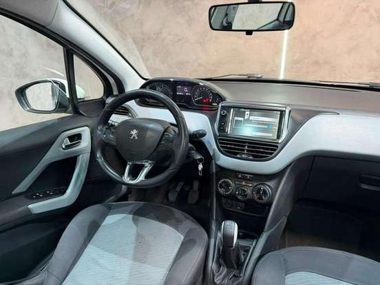 PEUGEOT-208-2014