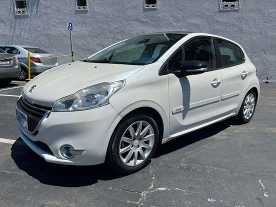 PEUGEOT-208-2015
