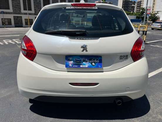 PEUGEOT-208-2015