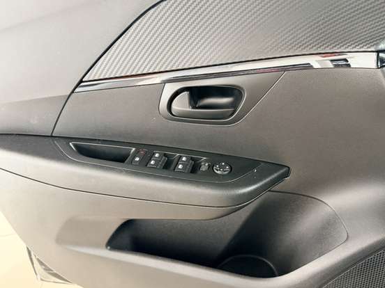 PEUGEOT-208-2023