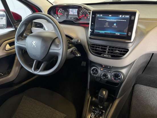 PEUGEOT-208-2019