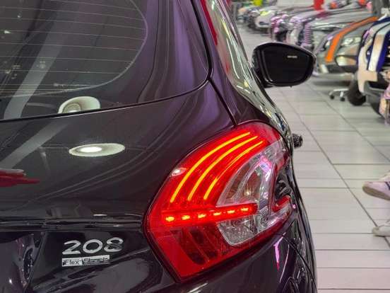 PEUGEOT-208-2015