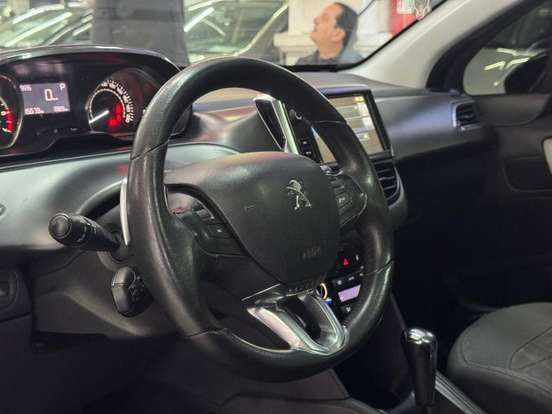 PEUGEOT-208-2015