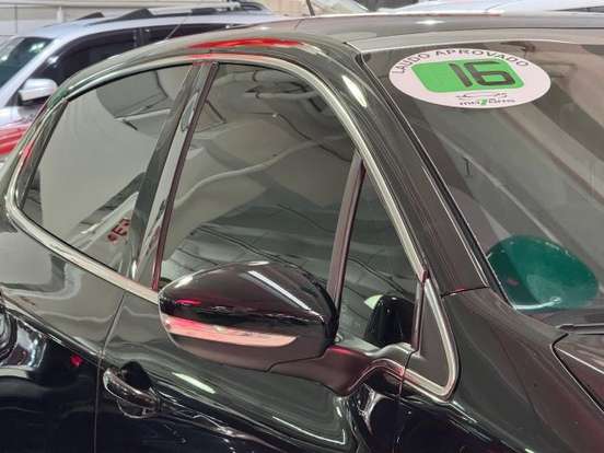 PEUGEOT-208-2015