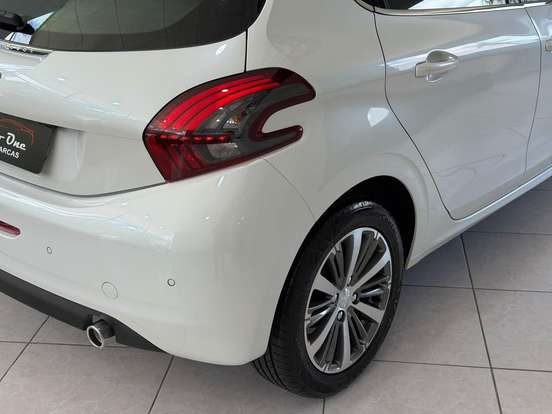 PEUGEOT-208-1.6 GRIFFE 16V FLEX 4P AUTOMÁTICO PEUGEOT-208-2017