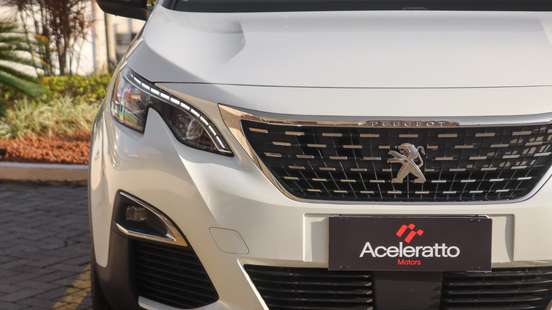PEUGEOT-3008-2017
