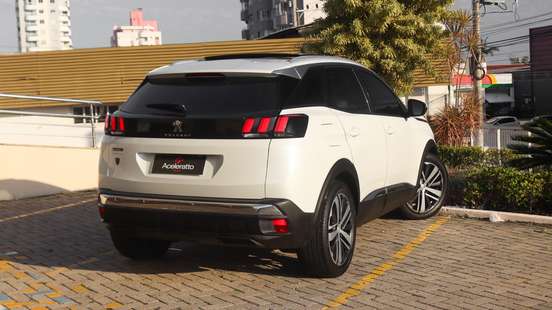 PEUGEOT-3008-2017