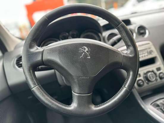 PEUGEOT-308-2013