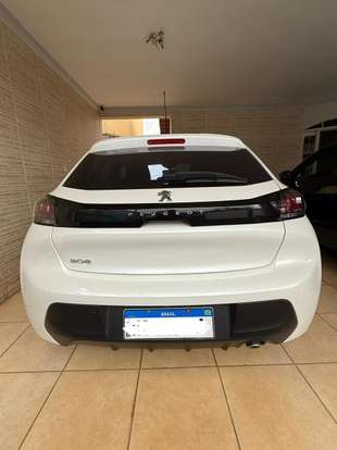 PEUGEOT-208-2021