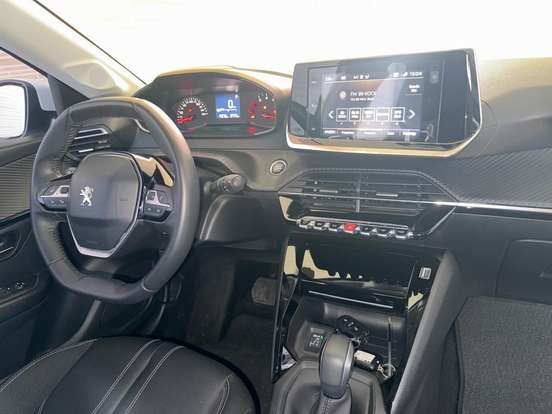 PEUGEOT-208-2021