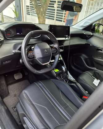 PEUGEOT-208-2021