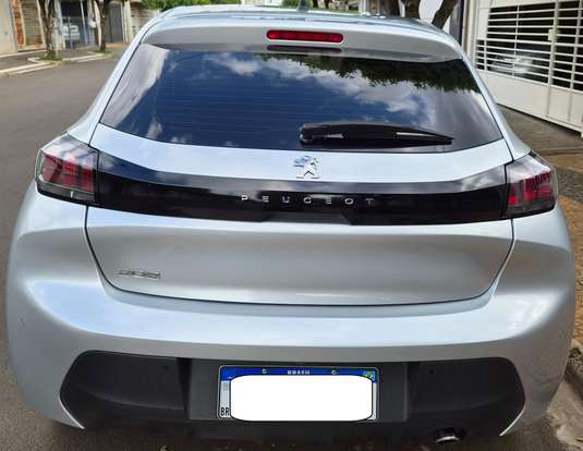 PEUGEOT-208-2021