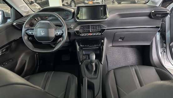 PEUGEOT-208-2021