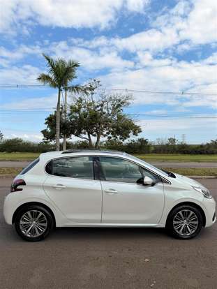 PEUGEOT-208-2016