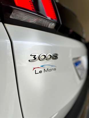 PEUGEOT-3008-2017