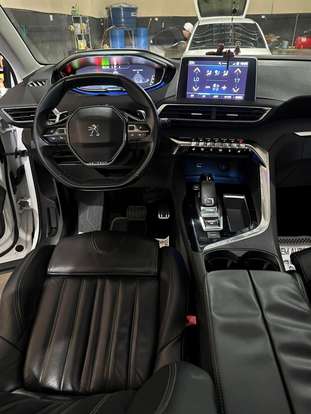 PEUGEOT-3008-2017