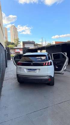 PEUGEOT-3008-2018