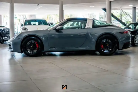 PORSCHE-911-2023