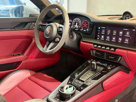 PORSCHE-911-2025