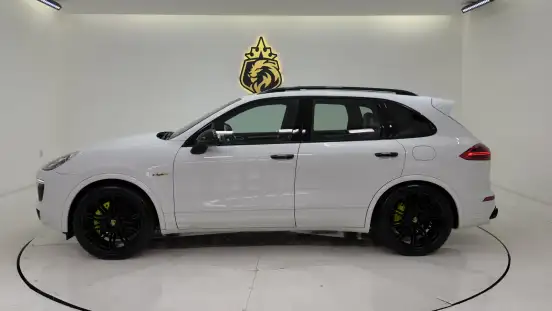 PORSCHE-CAYENNE-2016